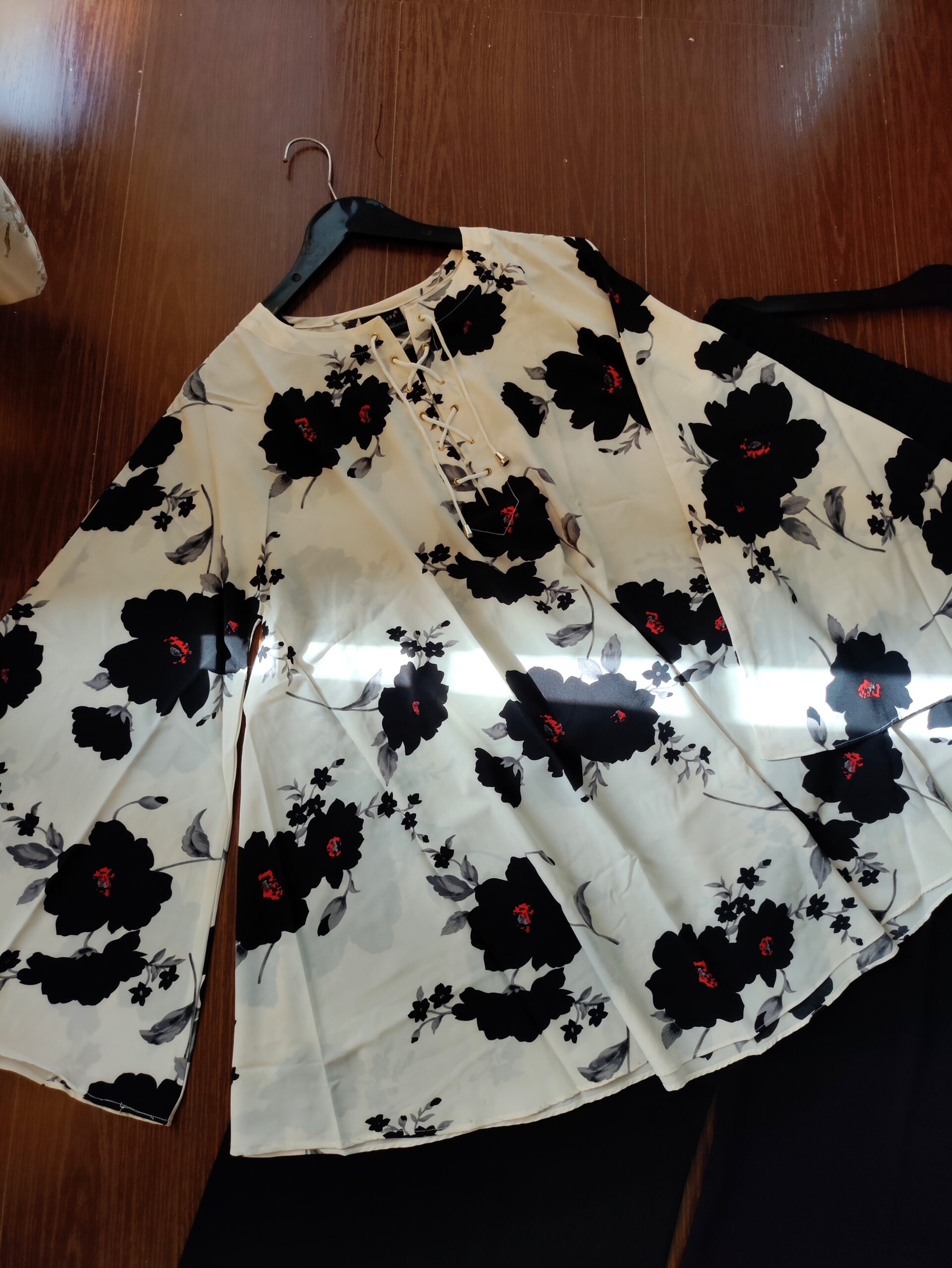 Baggy Flared-Sleeve Top with Palazzo - Image 3